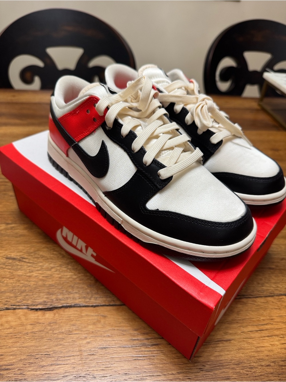 Nike women’s Dunk Low SE 'Black Toe Bright Crimson'